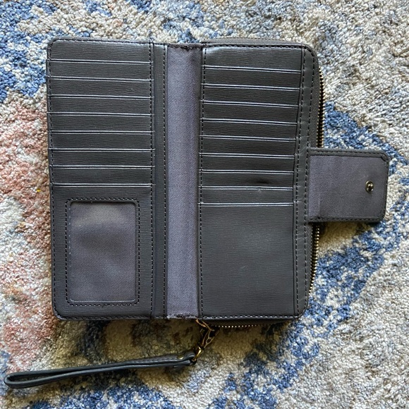 Barely used Gray fossil wallet. - Picture 3 of 4